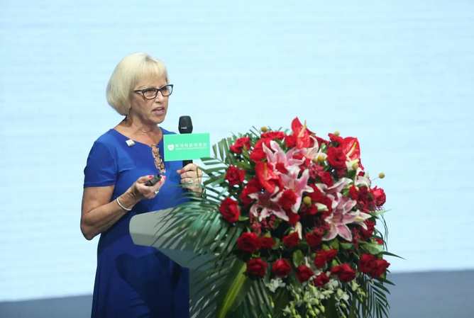 全美藝術教育學會(NAEA)2017-2018屆主席KimHuyler-Defibaugh發表主題演講